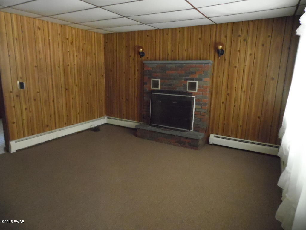 228 Doolan Road Dingmans Ferry, PA 18328 - Photo 6 of 14