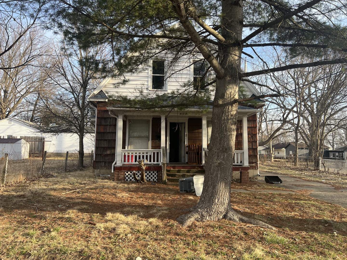 809 West Columbia Street Danville, IL 61832 - Photo 1 of 32 a front view of a house with garden