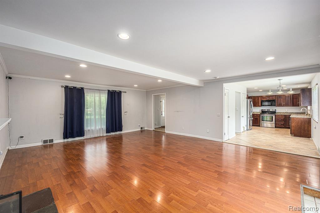 20740 Marter Road Grosse Pointe Woods, MI 48236 - Photo 4 of 37