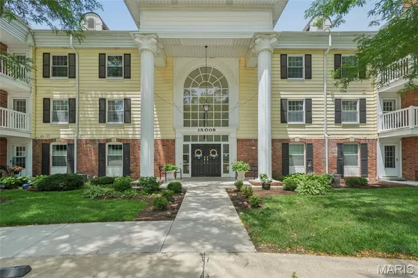 $215,000 | 15009 Claymoor Court, Unit 10, Chesterfield, MO 63017