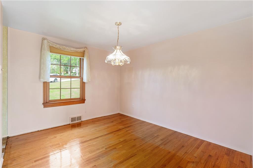327 Pinehaven Drive Pittsburgh, PA 15241 - Photo 11 of 32 Gallery Image 11