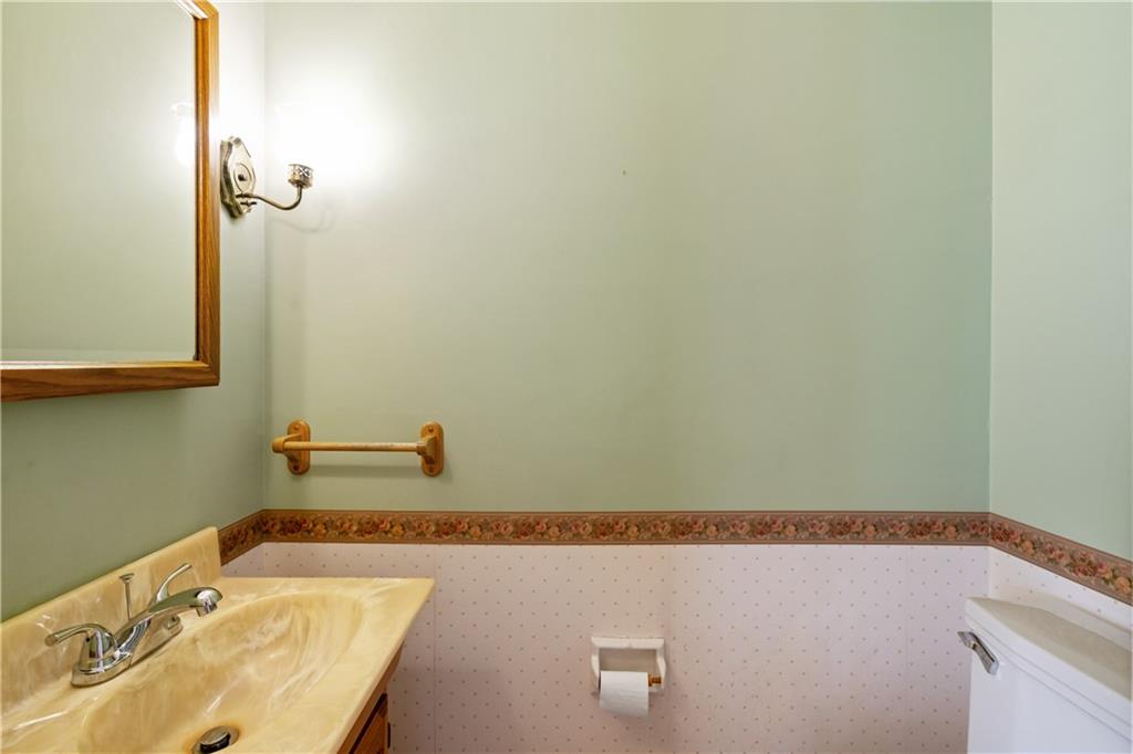 327 Pinehaven Drive Pittsburgh, PA 15241 - Photo 13 of 32 Gallery Image 13