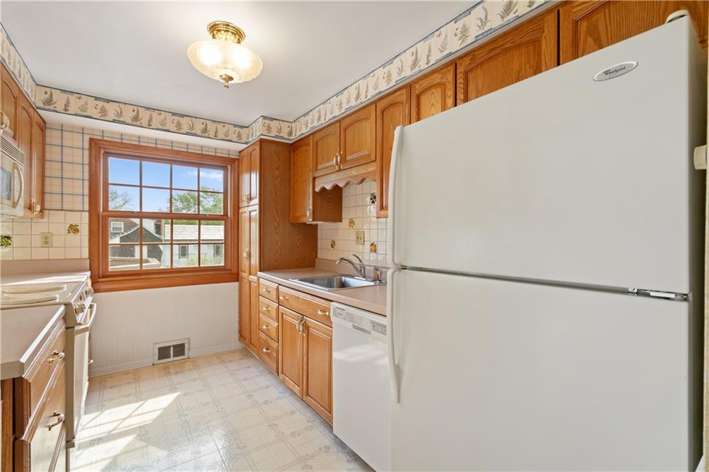 327 Pinehaven Drive Pittsburgh, PA 15241 - Photo 5 of 32 Gallery Image 5