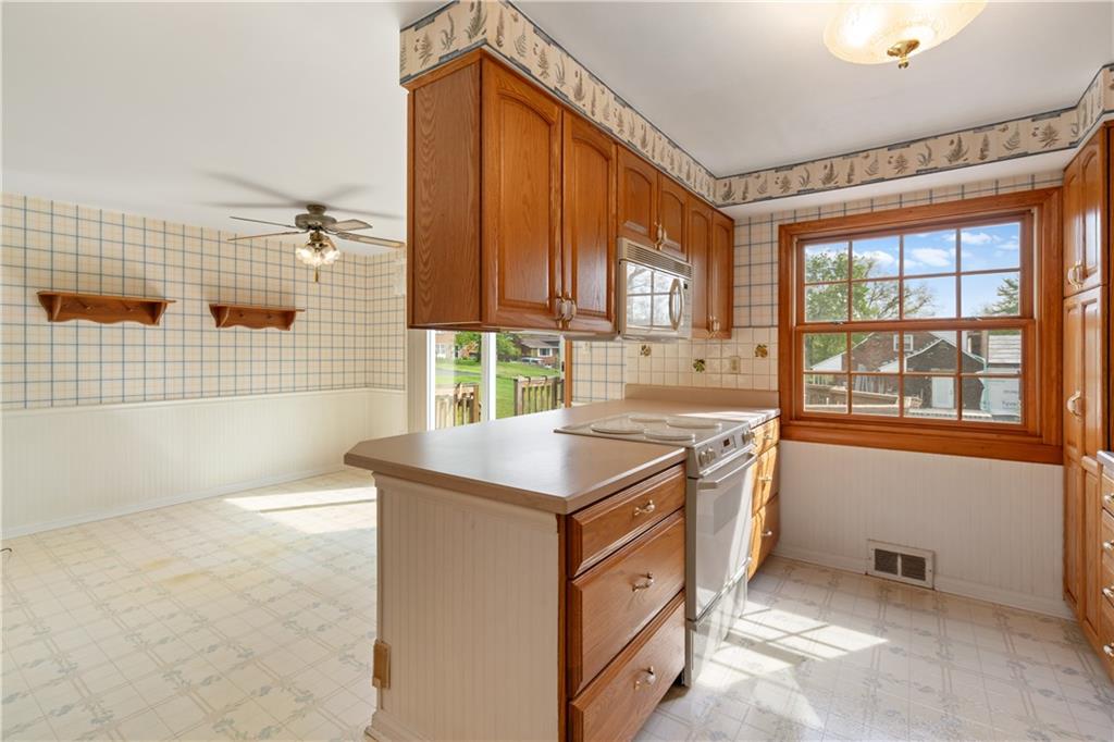 327 Pinehaven Drive Pittsburgh, PA 15241 - Photo 6 of 32 Gallery Image 6