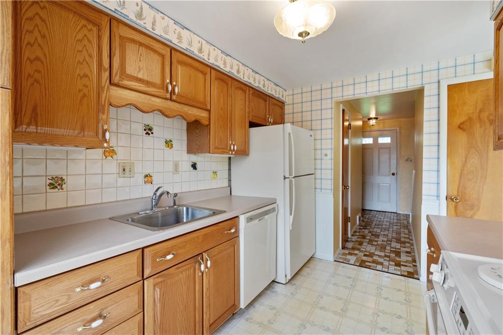 327 Pinehaven Drive Pittsburgh, PA 15241 - Photo 8 of 32 Gallery Image 8