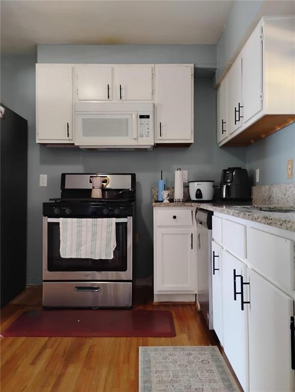 3073 Shadow Walk Lane Tucker, GA 30084 - Photo 4 of 48 a kitchen with white cabinets and appliances