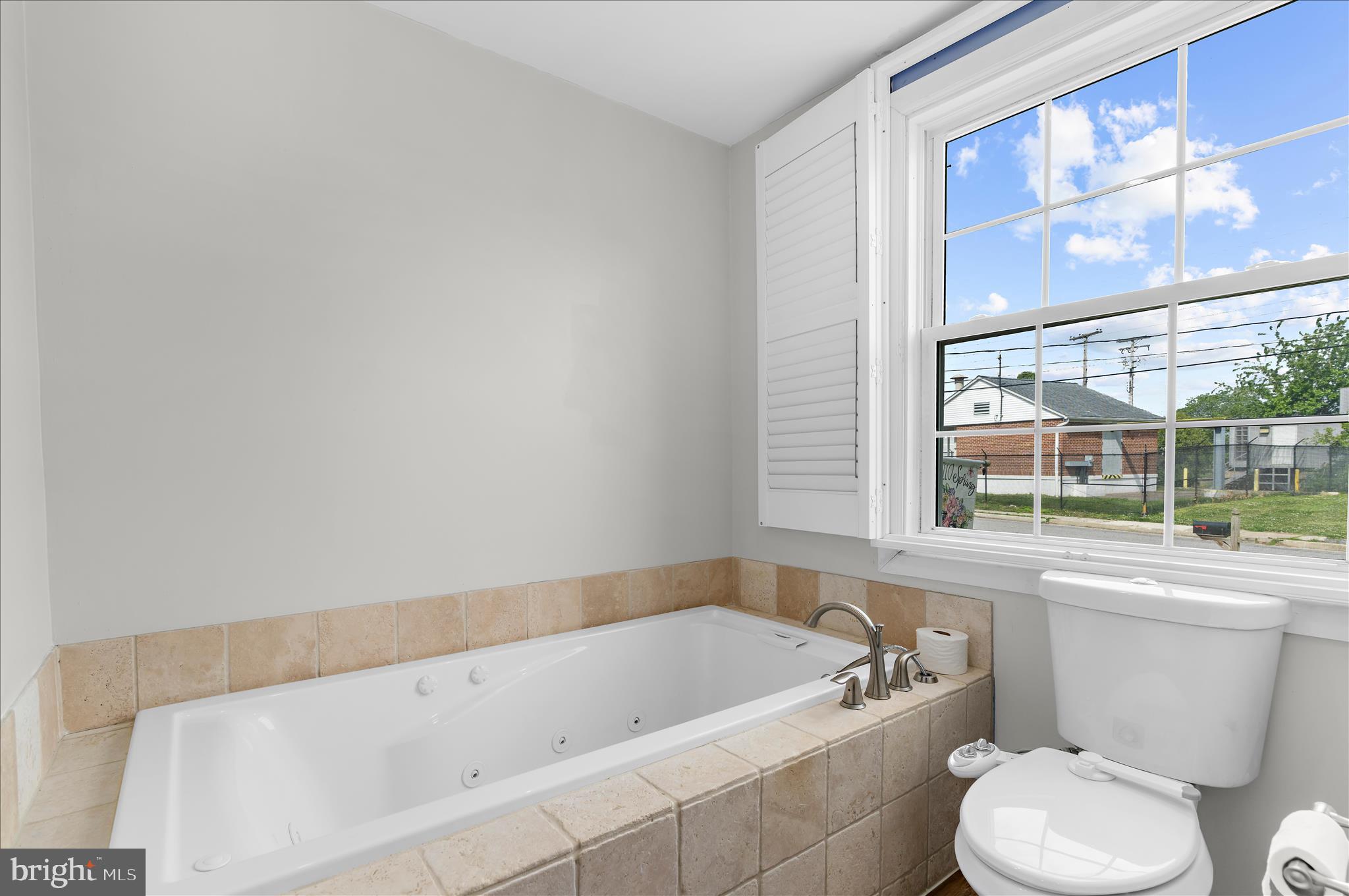 3303 Grace Road Sparrows Point, MD 21219 - Photo 22 of 59 Soaking jetted tub