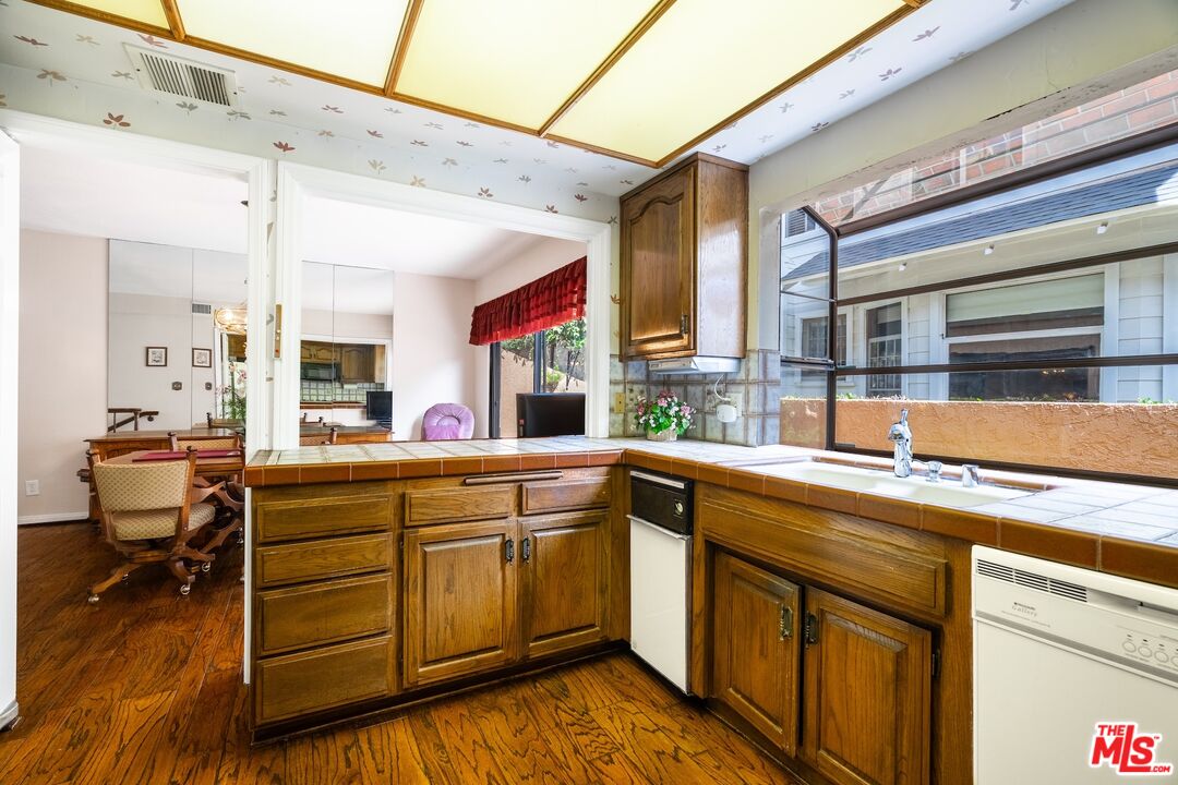 802 3rd Street, Unit B Santa Monica, CA 90403 - Photo 17 of 34