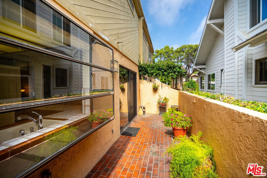 802 3rd Street, Unit B Santa Monica, CA 90403 - Photo 26 of 34