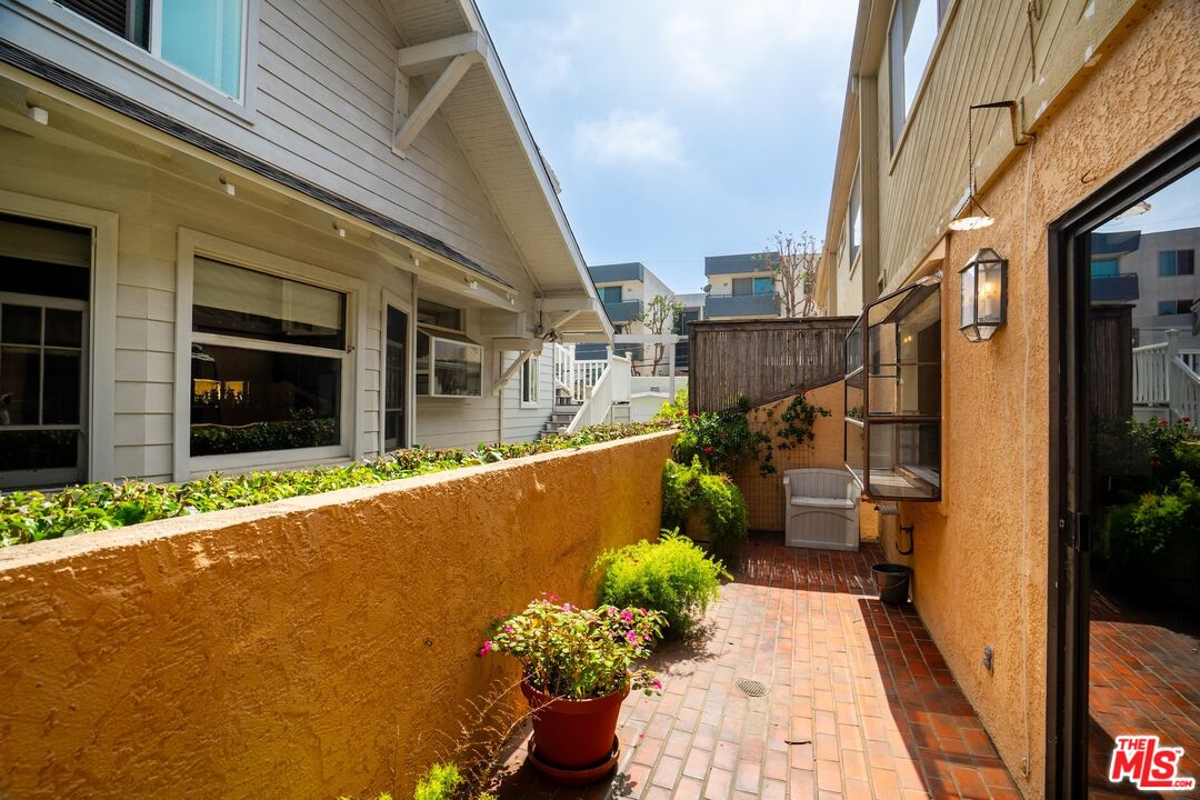 802 3rd Street, Unit B Santa Monica, CA 90403 - Photo 27 of 34