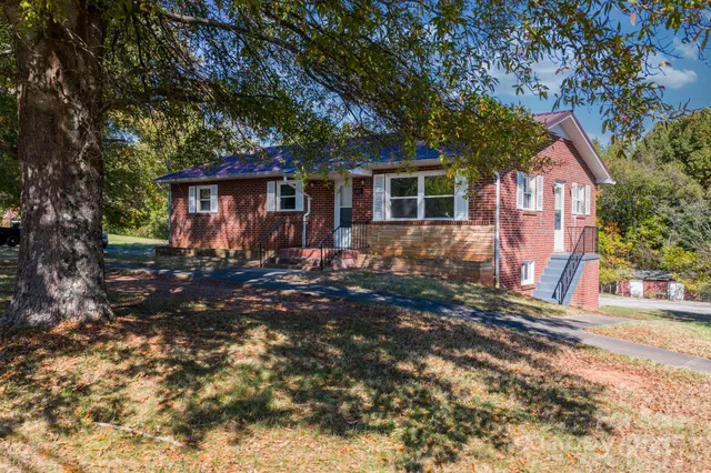 $249,900 | 831 21st St Drive Southeast, Hickory, NC 28602