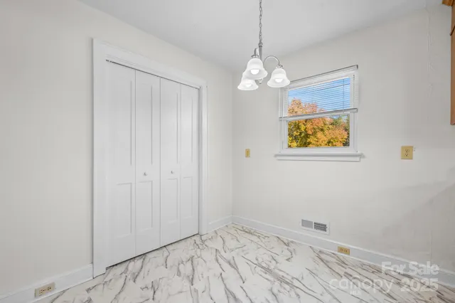 $249,900 | 831 21st St Drive Southeast, Hickory, NC 28602