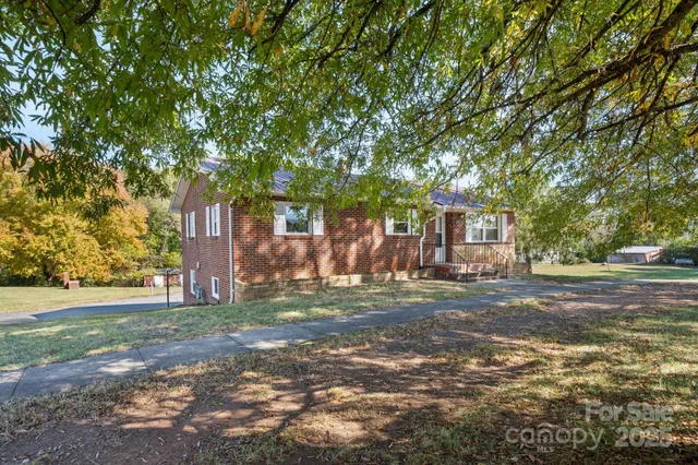$249,900 | 831 21st St Drive Southeast, Hickory, NC 28602