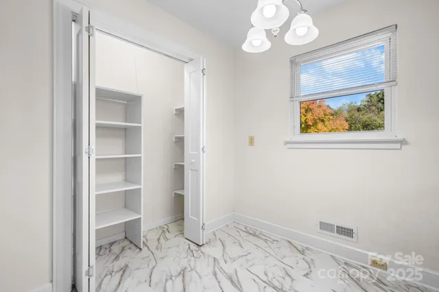 $249,900 | 831 21st St Drive Southeast, Hickory, NC 28602