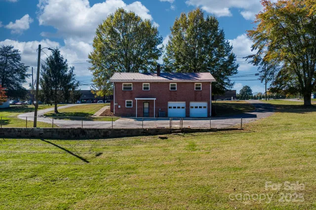 $249,900 | 831 21st St Drive Southeast, Hickory, NC 28602