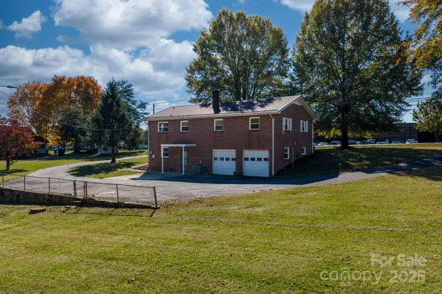 $249,900 | 831 21st St Drive Southeast, Hickory, NC 28602