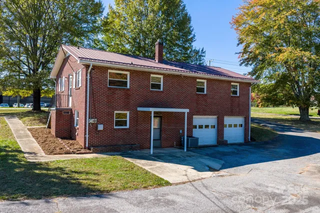 $249,900 | 831 21st St Drive Southeast, Hickory, NC 28602