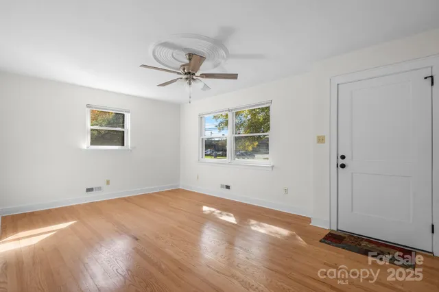 $249,900 | 831 21st St Drive Southeast, Hickory, NC 28602