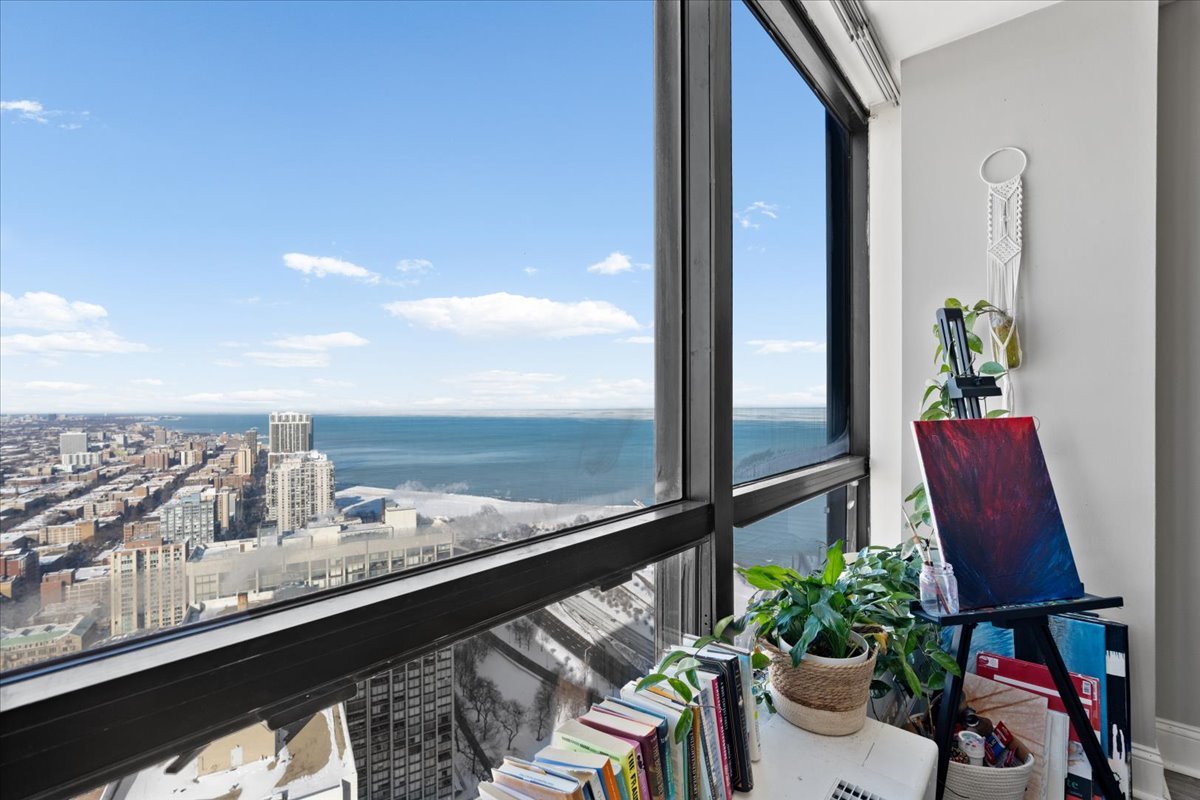 5415 North Sheridan Road, Unit 5409 Chicago, IL 60640 - Photo 12 of 33