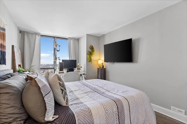 $275,000 | 5415 North Sheridan Road, Unit 5409, Chicago, IL 60640