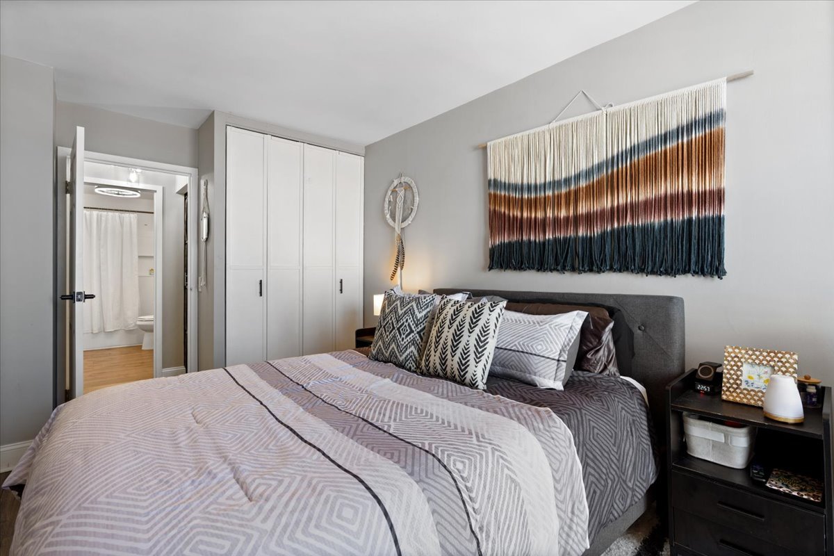 5415 North Sheridan Road, Unit 5409 Chicago, IL 60640 - Photo 15 of 33