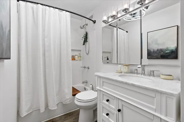 $275,000 | 5415 North Sheridan Road, Unit 5409, Chicago, IL 60640