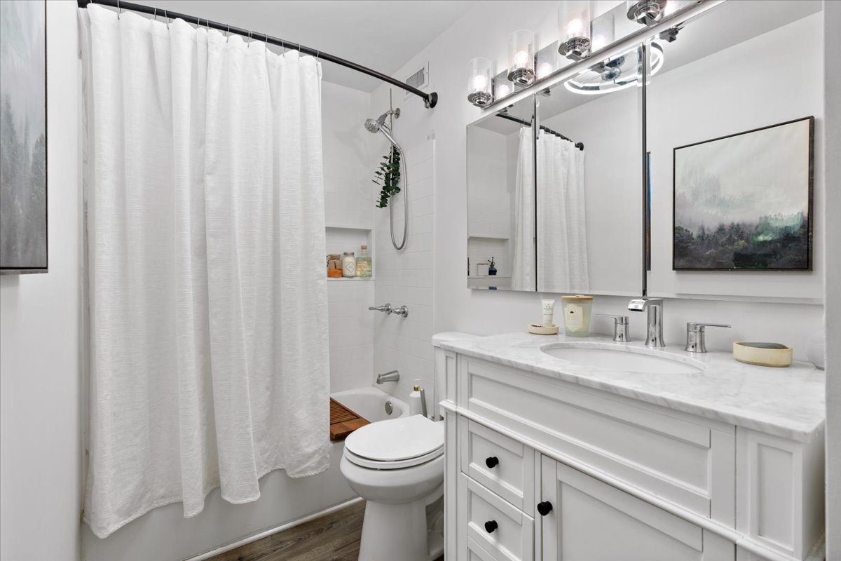 5415 North Sheridan Road, Unit 5409 Chicago, IL 60640 - Photo 16 of 33