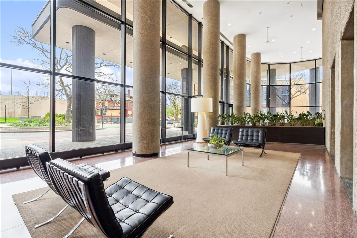 5415 North Sheridan Road, Unit 5409 Chicago, IL 60640 - Photo 3 of 33