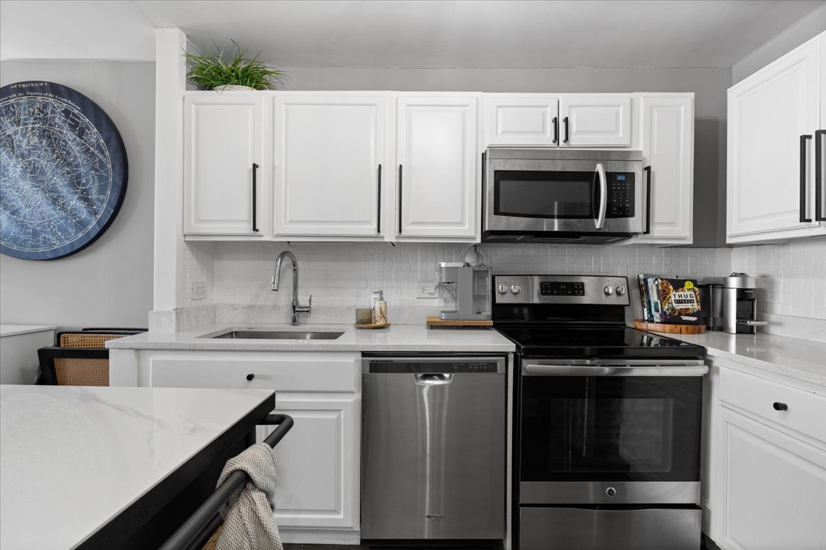 5415 North Sheridan Road, Unit 5409 Chicago, IL 60640 - Photo 5 of 33