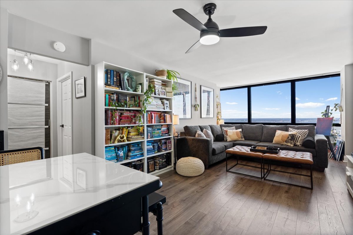 5415 North Sheridan Road, Unit 5409 Chicago, IL 60640 - Photo 8 of 33