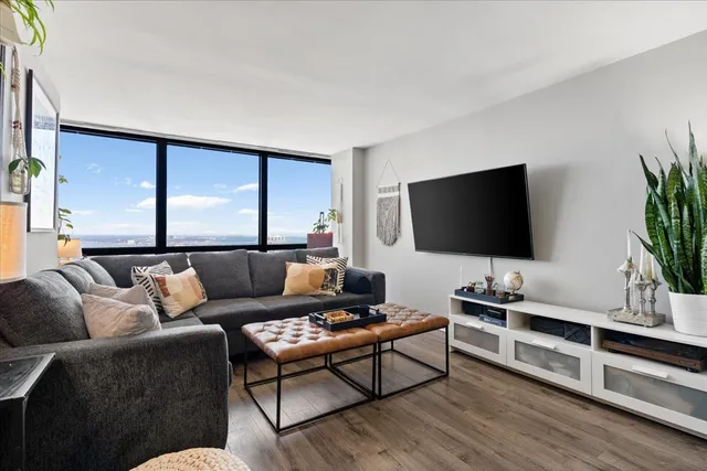 $275,000 | 5415 North Sheridan Road, Unit 5409, Chicago, IL 60640