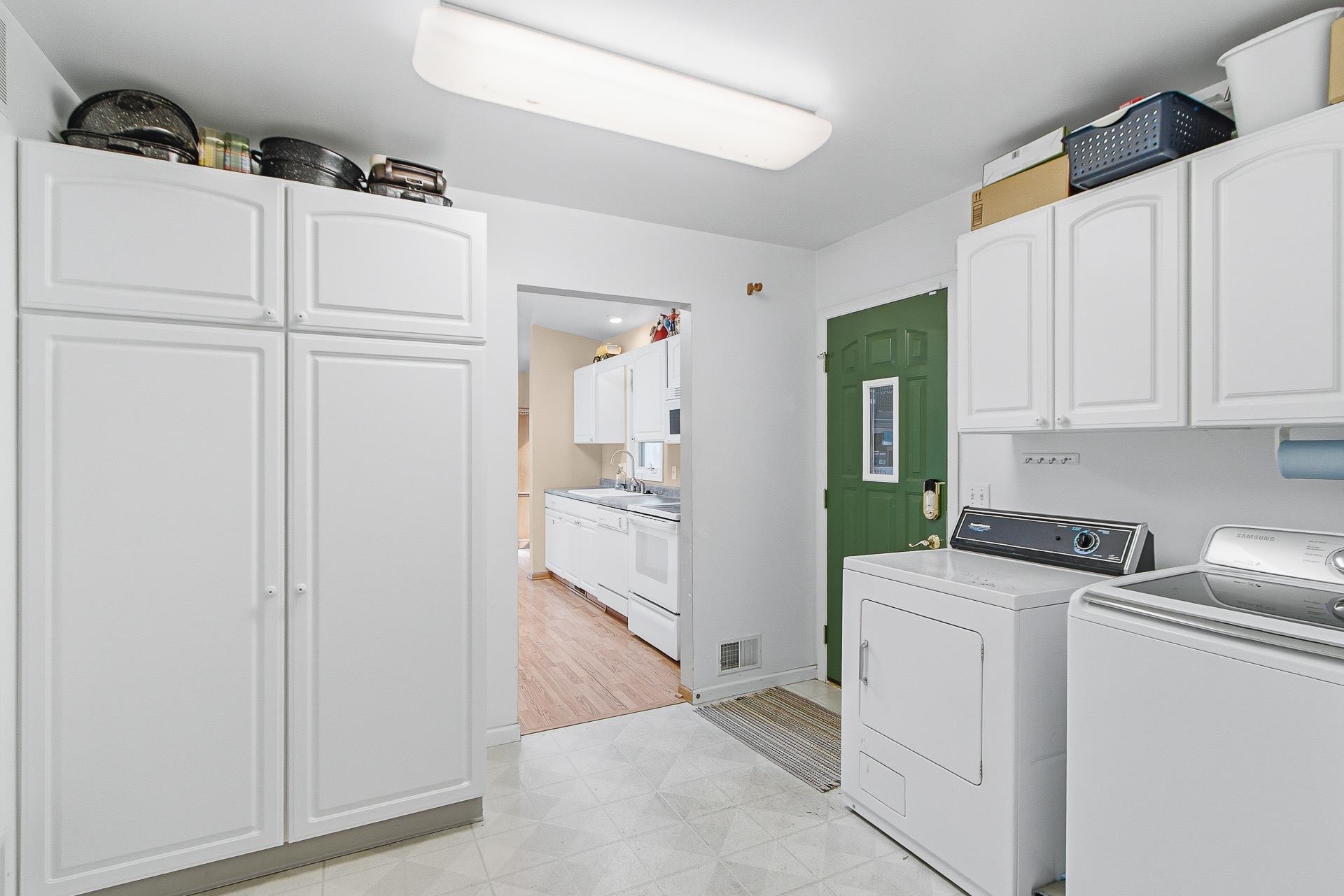 N6333 Suburban Heights Road Pardeeville, WI 53954 - Photo 7 of 42