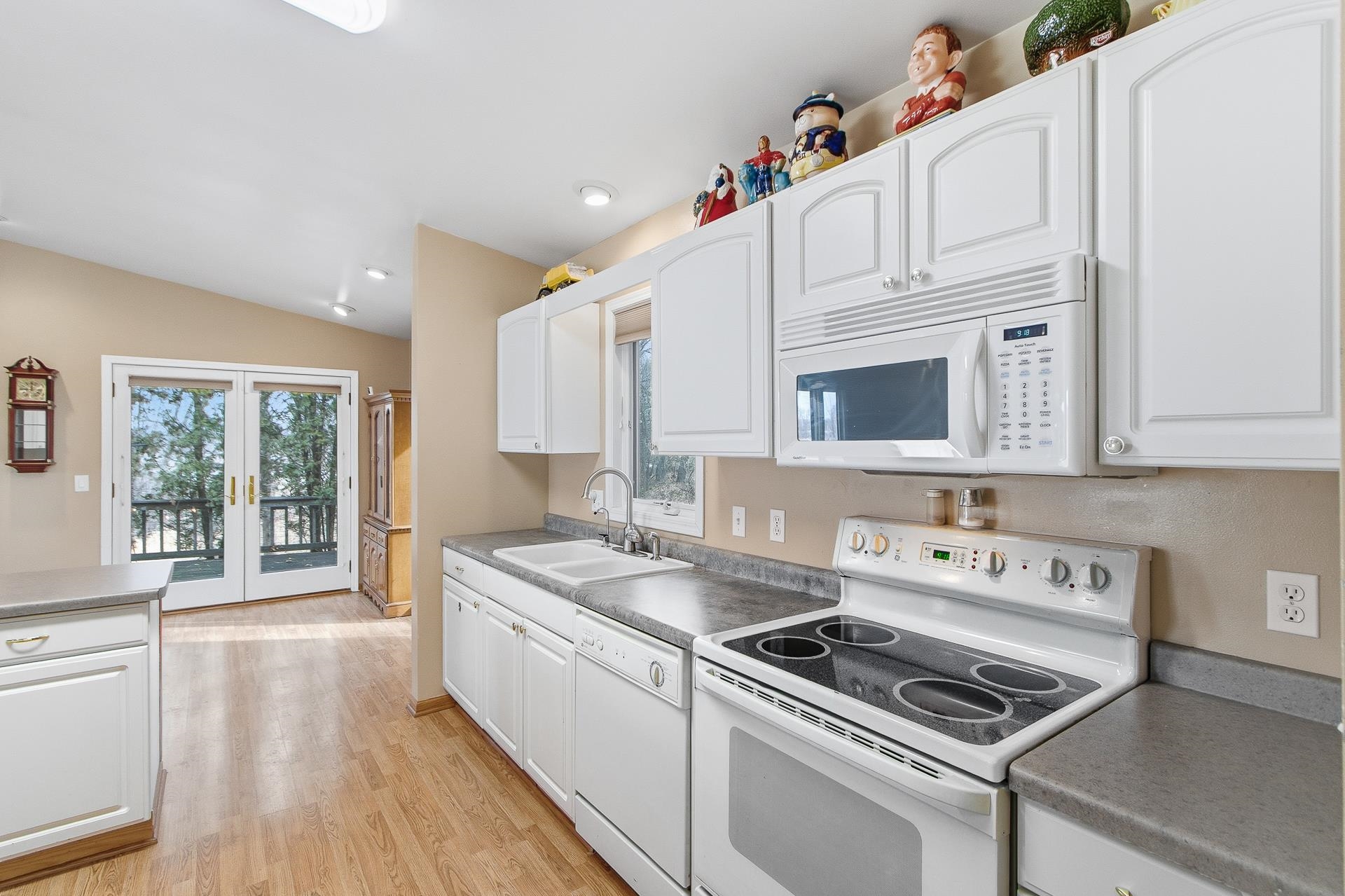 N6333 Suburban Heights Road Pardeeville, WI 53954 - Photo 9 of 42