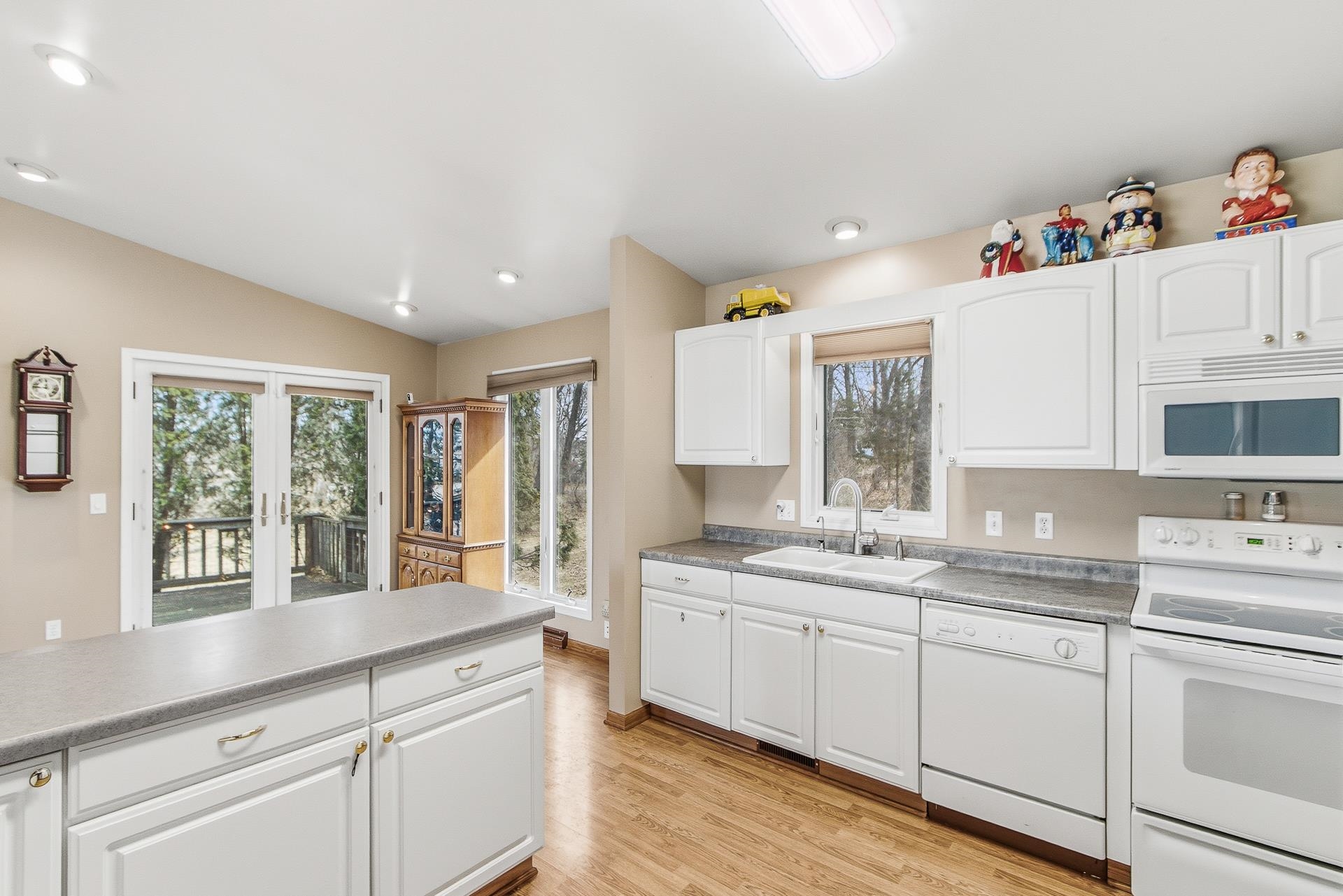 N6333 Suburban Heights Road Pardeeville, WI 53954 - Photo 10 of 42