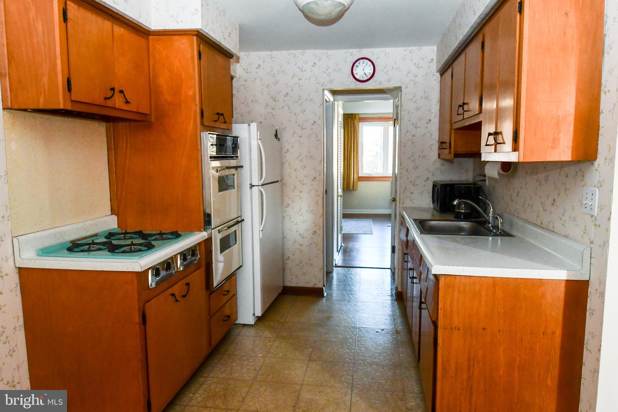 136 Hickory Hill Road Philadelphia, PA 19154 - Photo 8 of 19 Kitchen