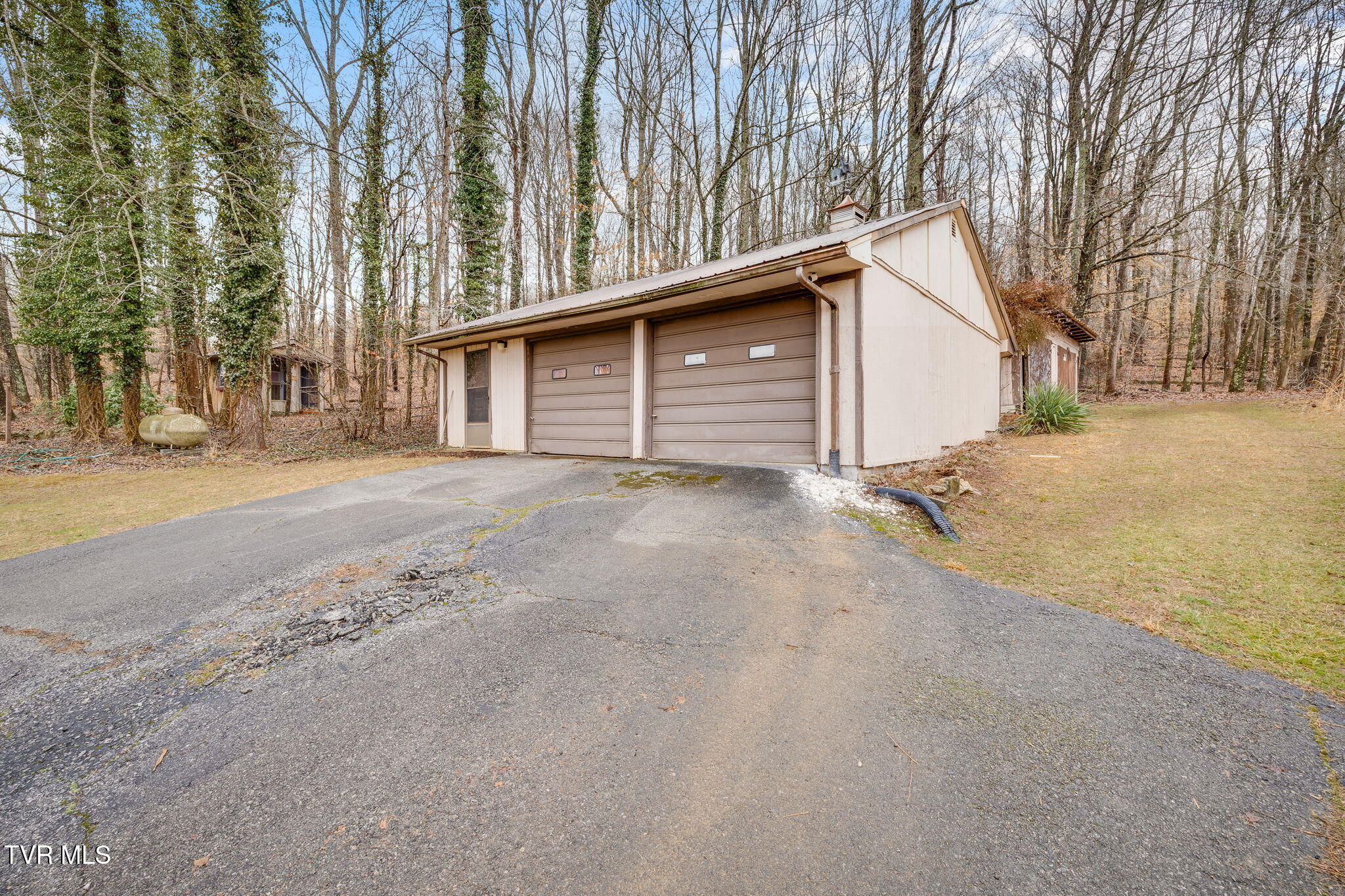 1308 Reedy Creek Road Bristol, TN 37620 - Photo 34 of 59 033