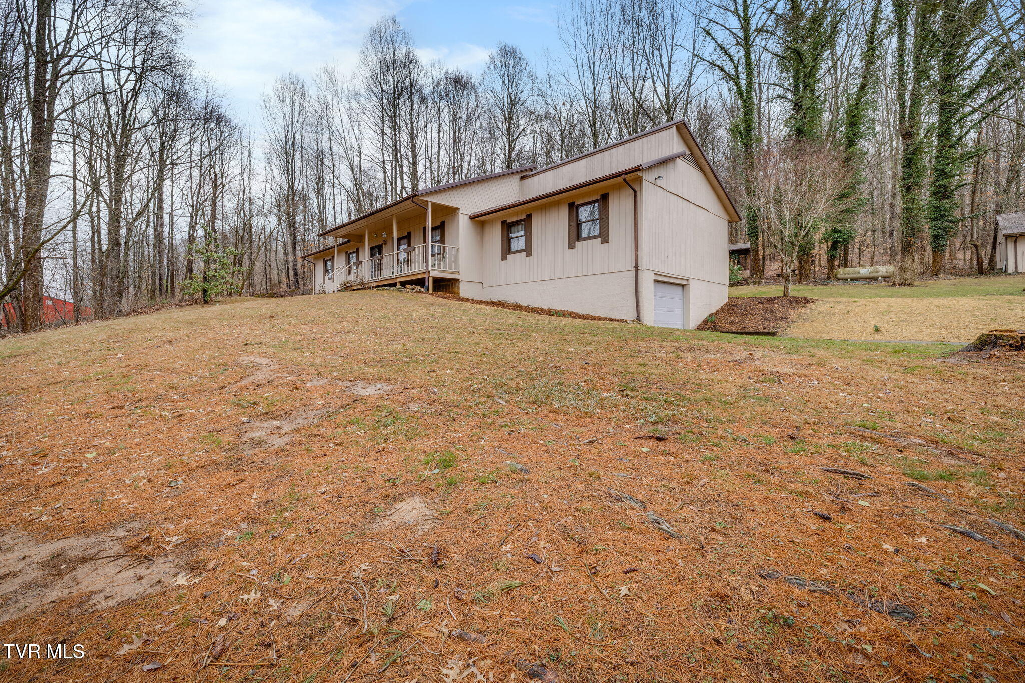 1308 Reedy Creek Road Bristol, TN 37620 - Photo 4 of 59 003