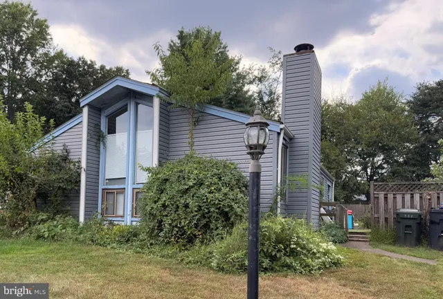 a view of a house with a yard and plants