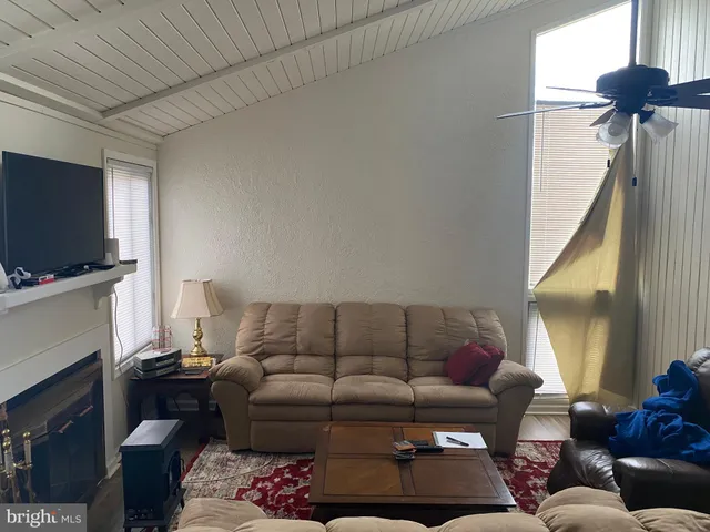 $625,000 | 160 Magnolia Road, Sterling, VA 20164