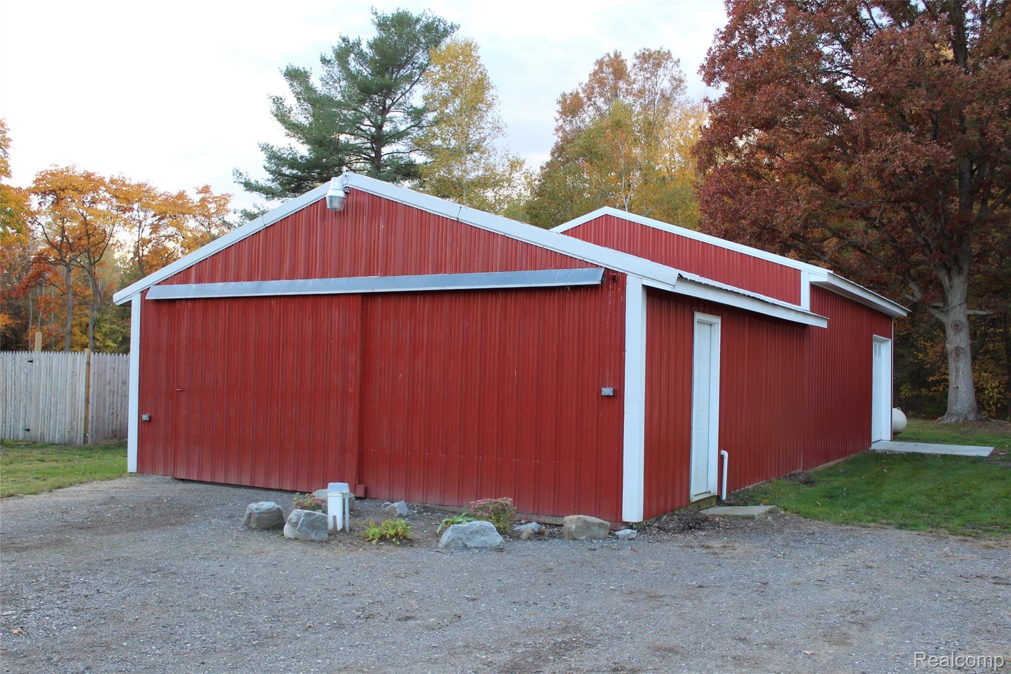 13580 E Road Montrose, MI 48457 - Photo 2 of 42 IMG_3821.JPG