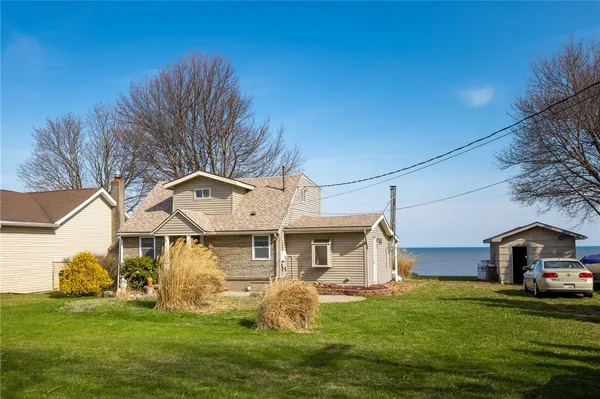 $299,900 | 15143 East Jones Beach Drive, Carlton, NY 14477