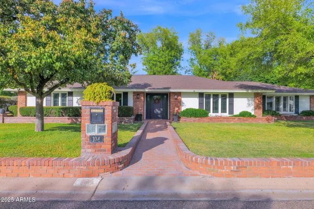 $1,395,000 | 104 East Myrtle Avenue, Phoenix, AZ 85020