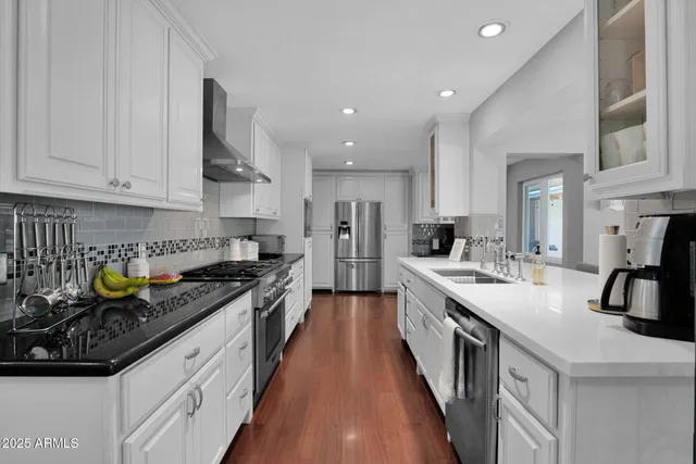 $1,395,000 | 104 East Myrtle Avenue, Phoenix, AZ 85020