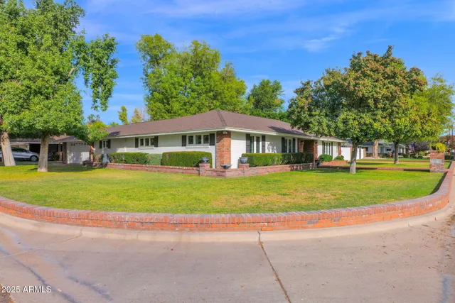 $1,395,000 | 104 East Myrtle Avenue, Phoenix, AZ 85020