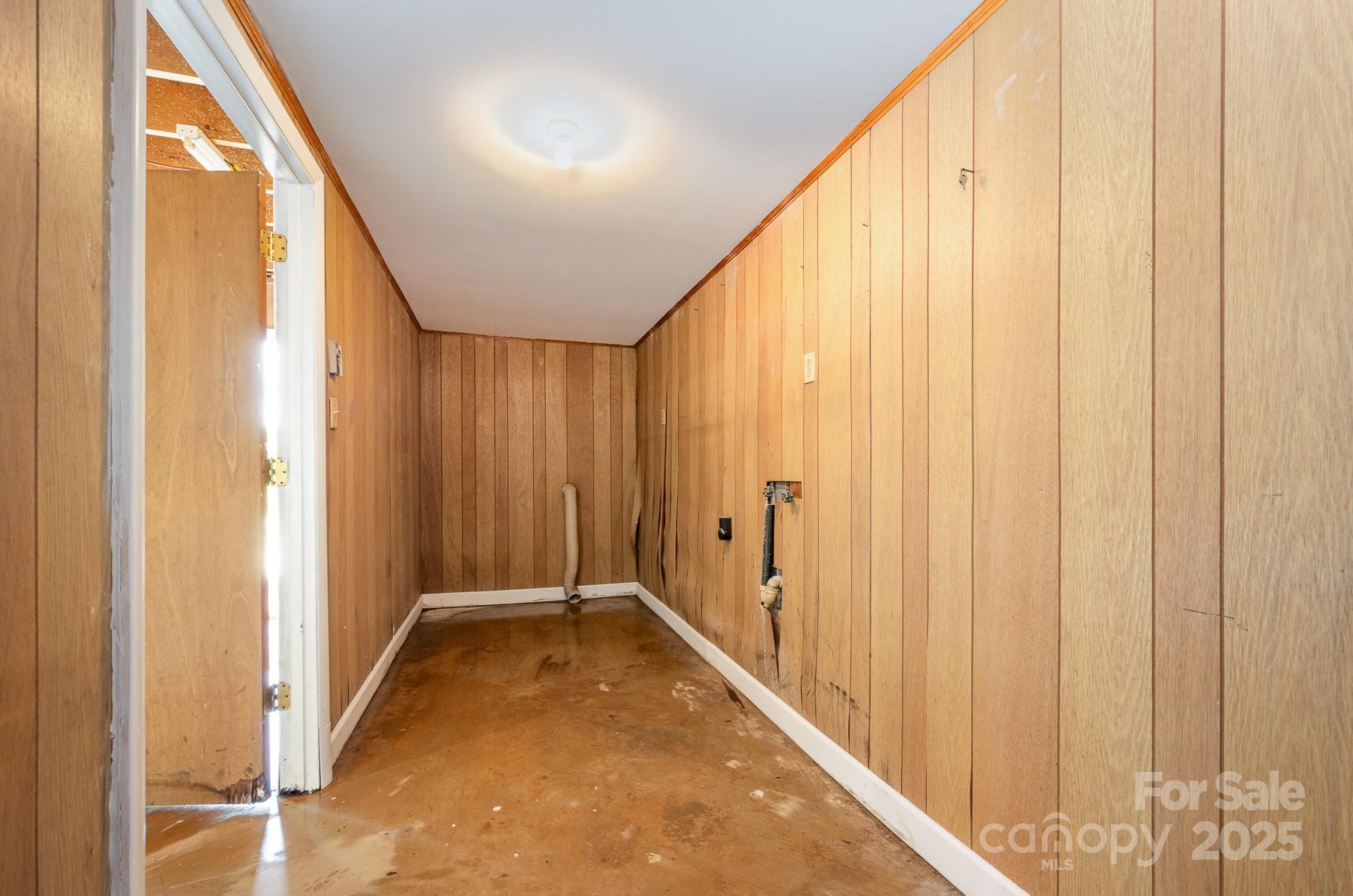 5858 Mundy Road Denver, NC 28037 - Photo 21 of 27 a view of a hallway with painted walls