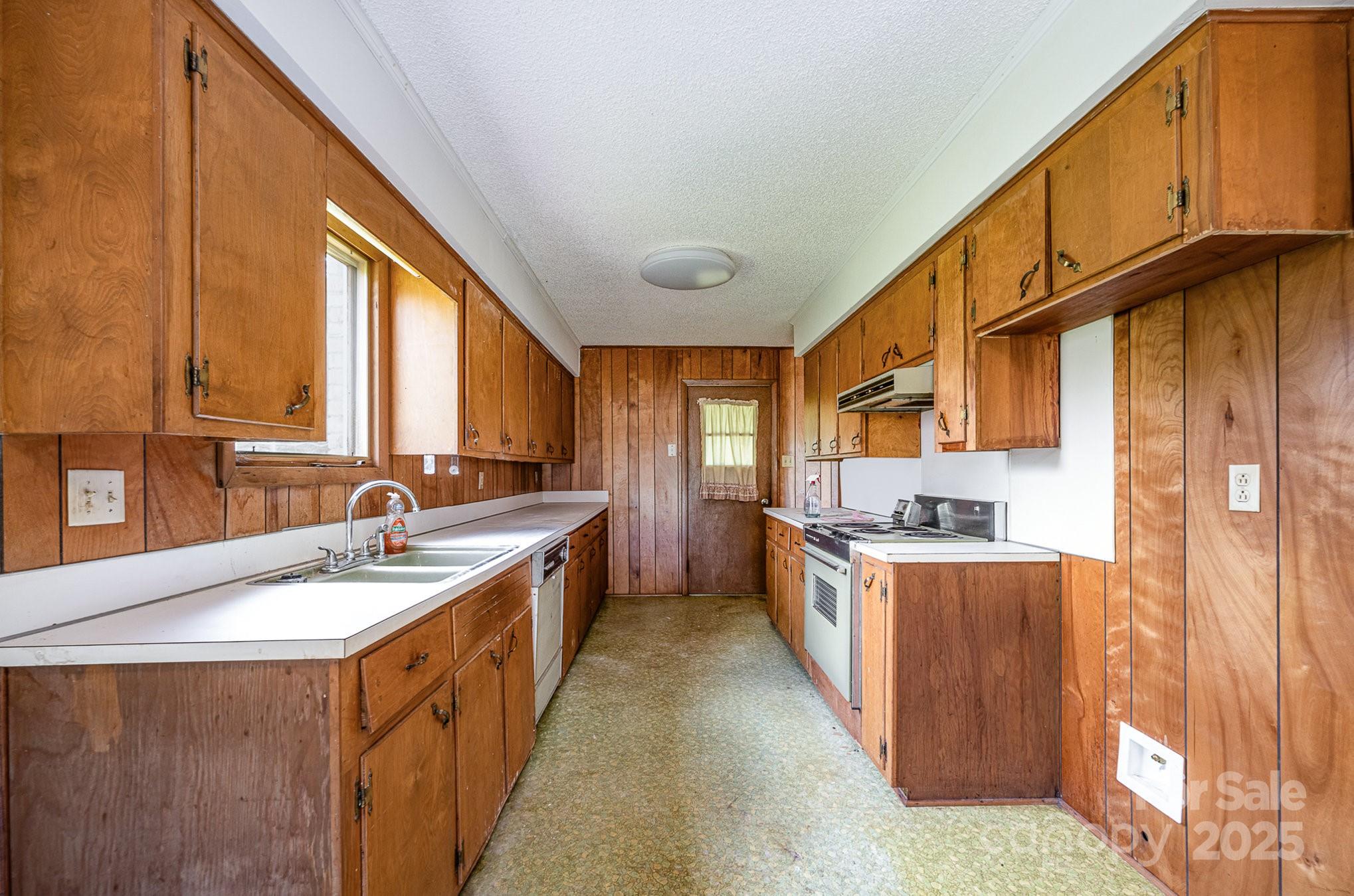 5858 Mundy Road Denver, NC 28037 - Photo 8 of 27 a hall with stainless steel appliances granite countertop a sink a stove and a refrigerator