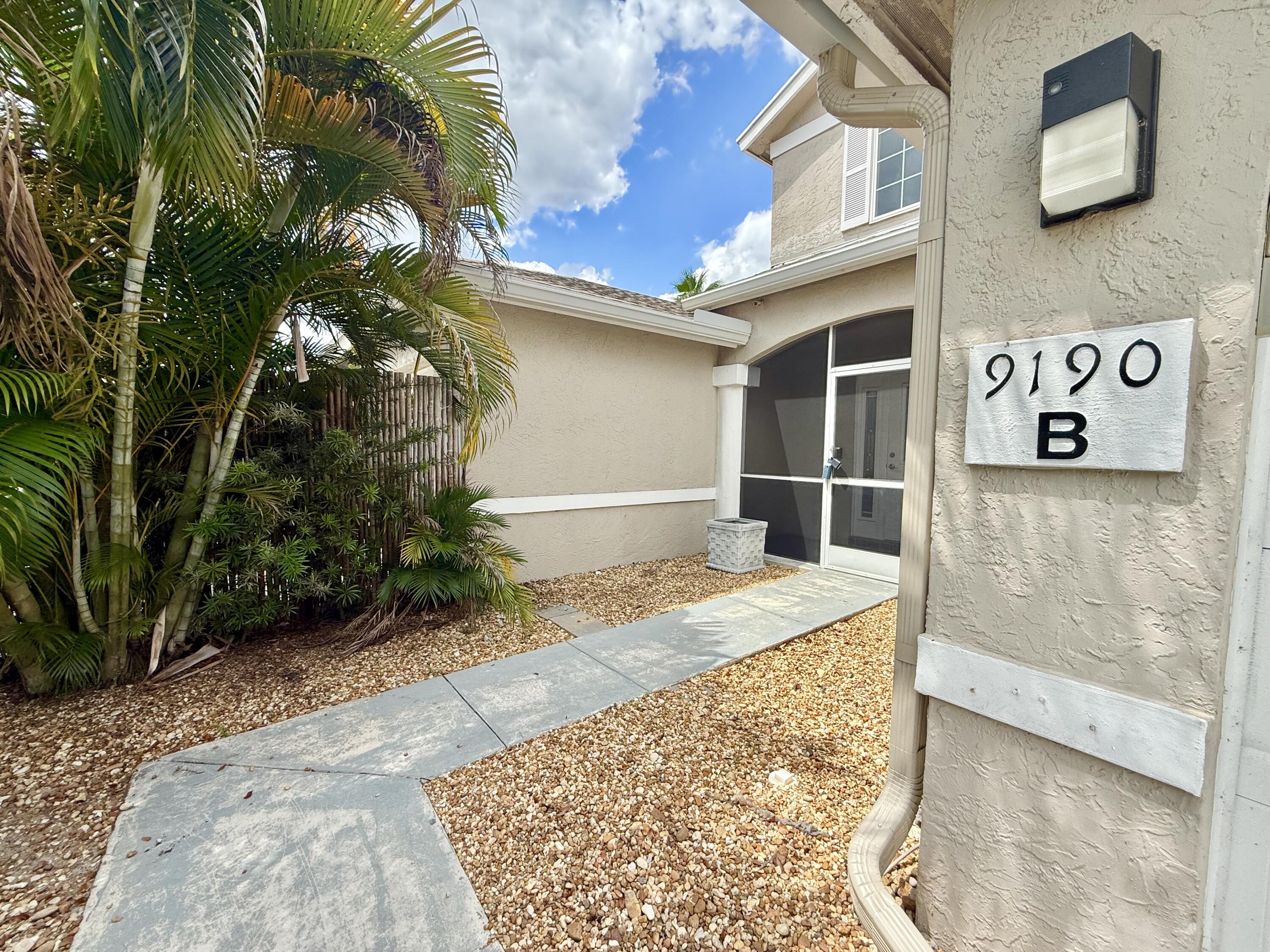 9190 Boca Gardens Parkway, Unit B Boca Raton, FL 33496 - Photo 25 of 35 PRIVATE FRONT ENTRYWAY