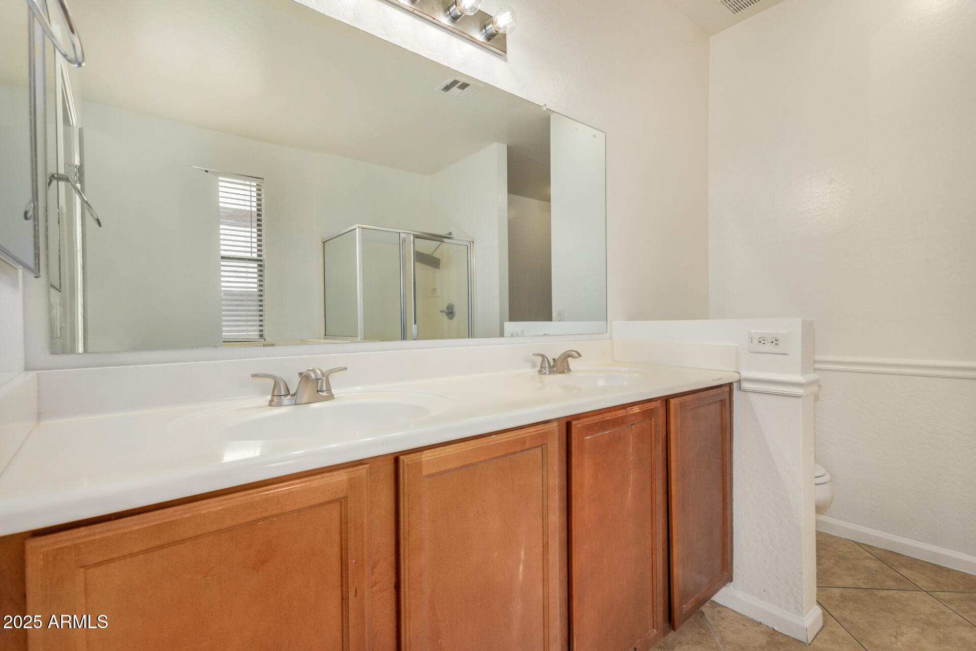 18475 North Madison Road Maricopa, AZ 85139 - Photo 20 of 40 a bathroom with a double vanity sink and a mirror