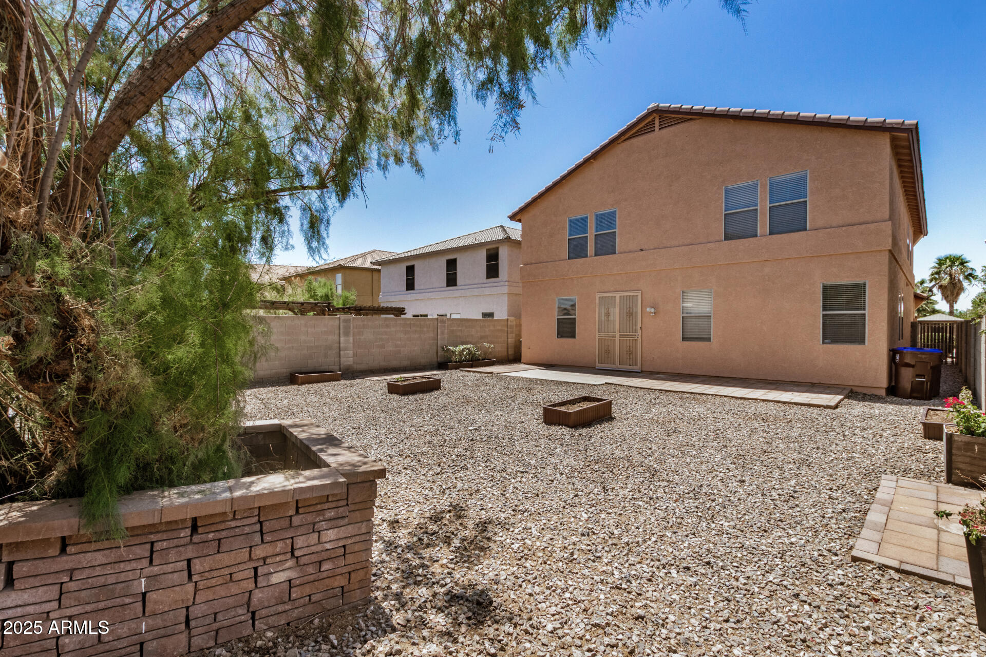 18475 North Madison Road Maricopa, AZ 85139 - Photo 40 of 40 a backyard of a house