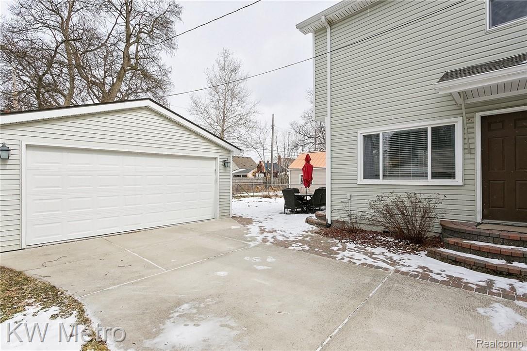 866 Columbia Road Berkley, MI 48072 - Photo 27 of 33 Columbia-27.jpg